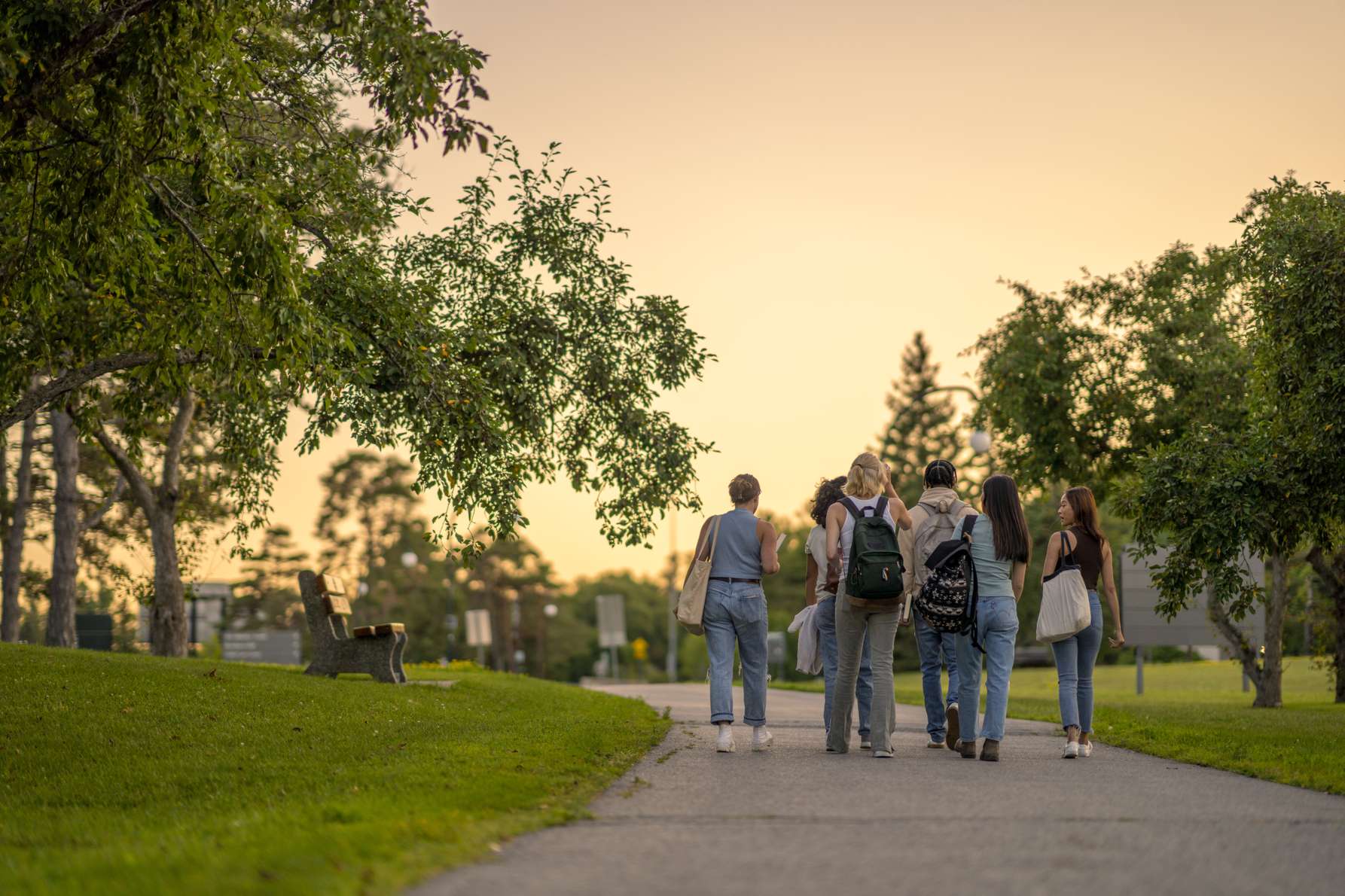 friends-walking-in-the-park